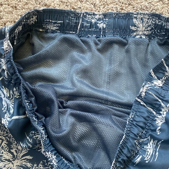 Old Navy Printed Woven 7 inch Swim Trunks Size large - Picture 6 of 8